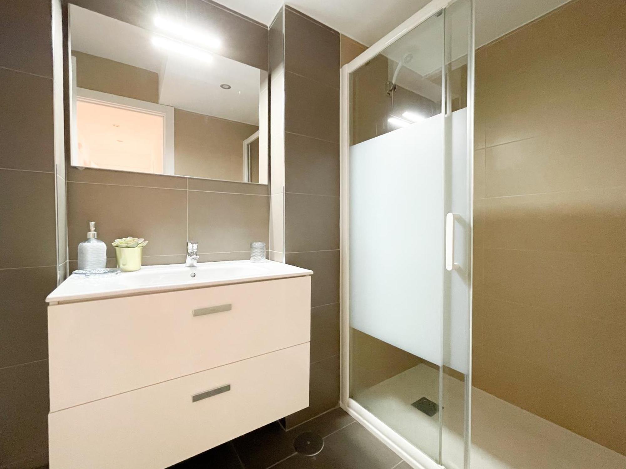 Moderno Apartamento Plz De La Merced Málaga Eksteriør bilde